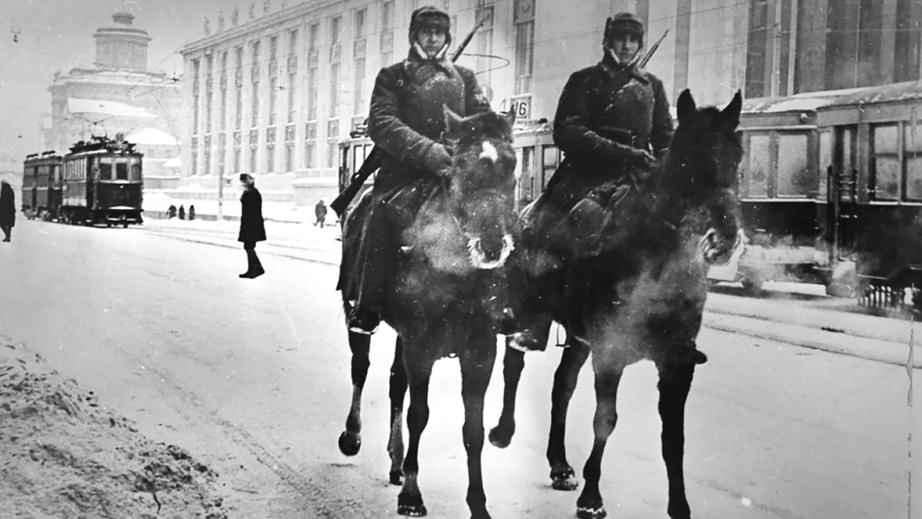 Конная милиция на улицах Москвы, 1941 г.