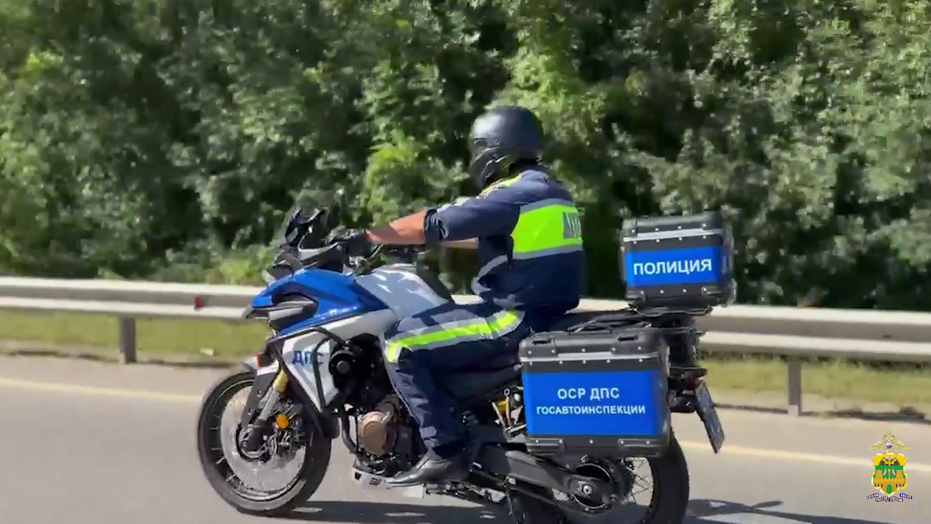 На Кубани спецмотоподразделение Госавтоинспекции приступило к патрулированию федеральных автодорог