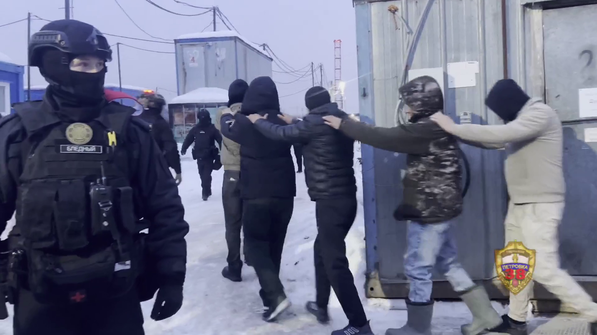 Выявленные полицией на стройке и в хостеле в Новой Москве мигранты-нелегалы будут выдворены из страны