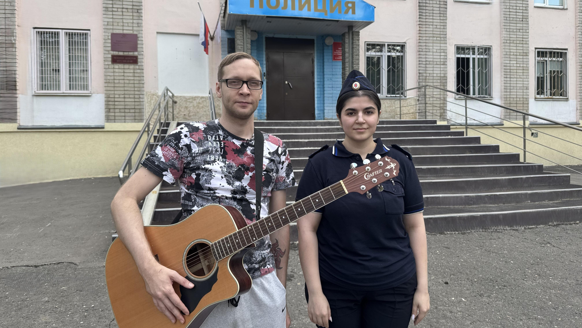 Нижегородец исполнил песню для полицейских, которые оперативно вернули ему похищенную гитару