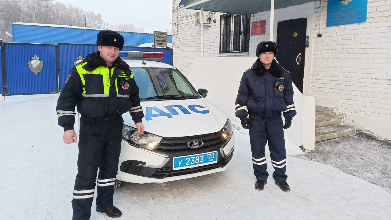 В Томской области сотрудники ДПС спасли человека на пожаре