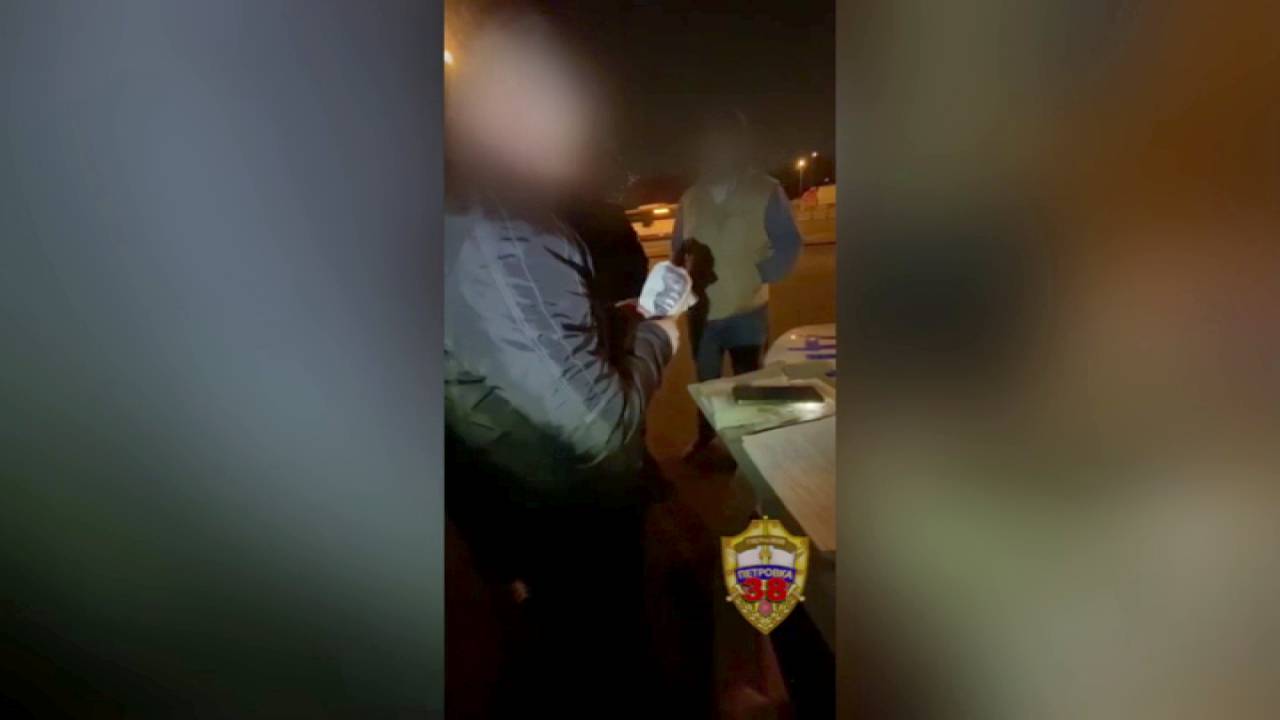 Столичные госавтоинспекторы задержали пассажира такси, перевозившего почти килограмм гашиша