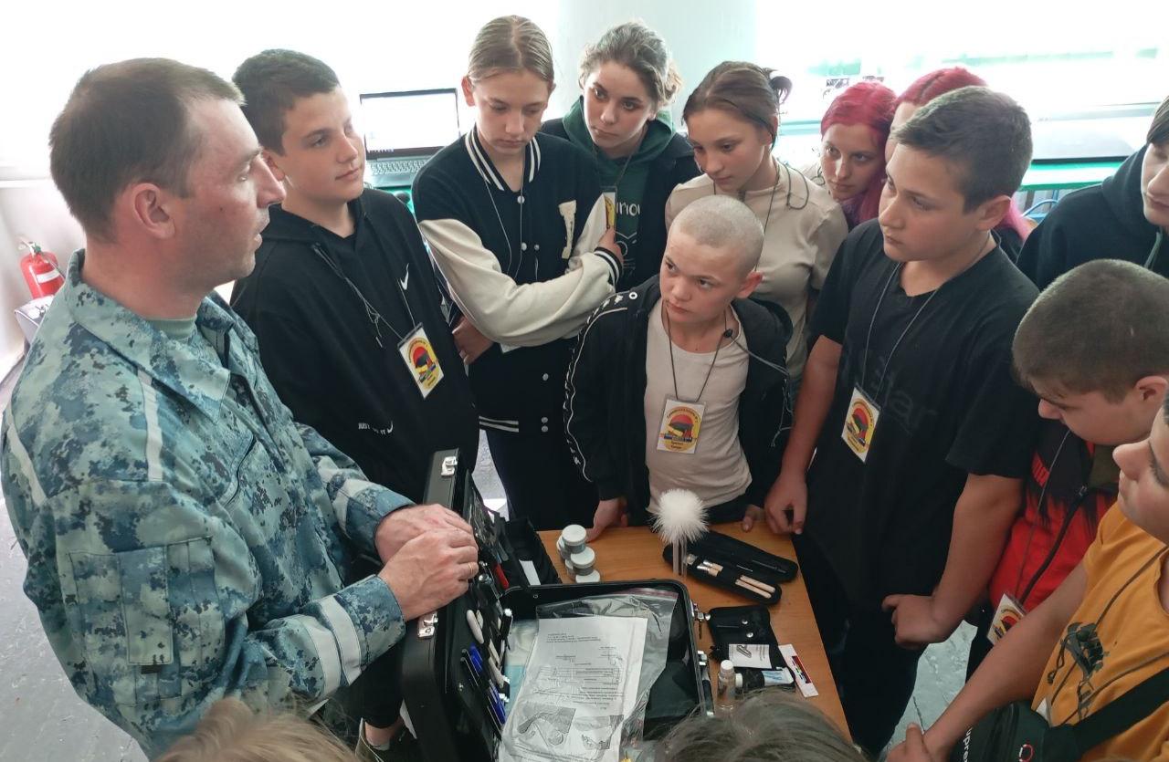 Эксперты-криминалисты встретились с учащимися полицейского класса в Херсонской области