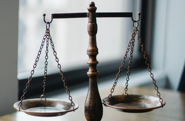 Перед судом в Новосибирске предстанут трое аферистов, похитивших у 51 гражданина 3,5 млн рублей