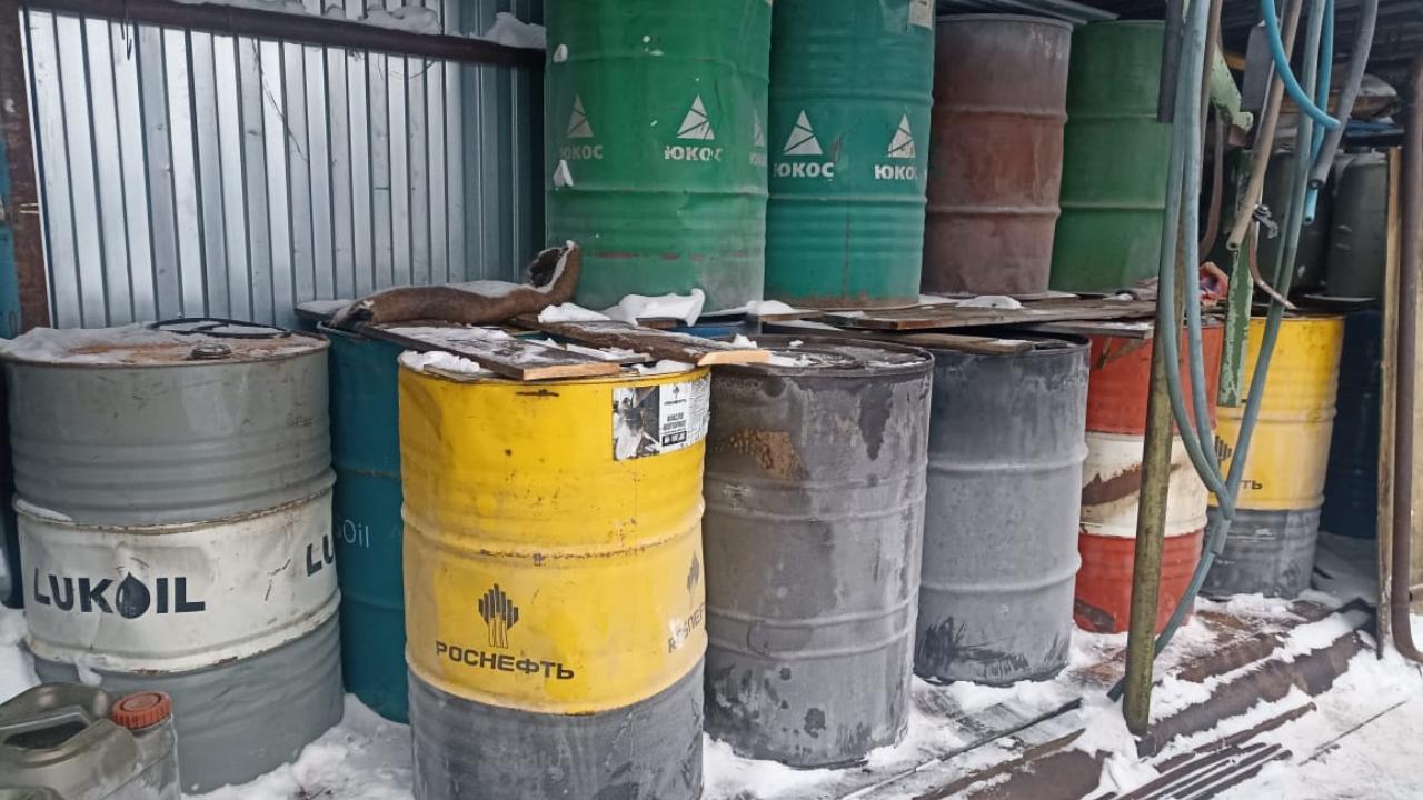 В Якутии полицейскими раскрыта кража дизельного топлива из гаража покойного дальнобойщика