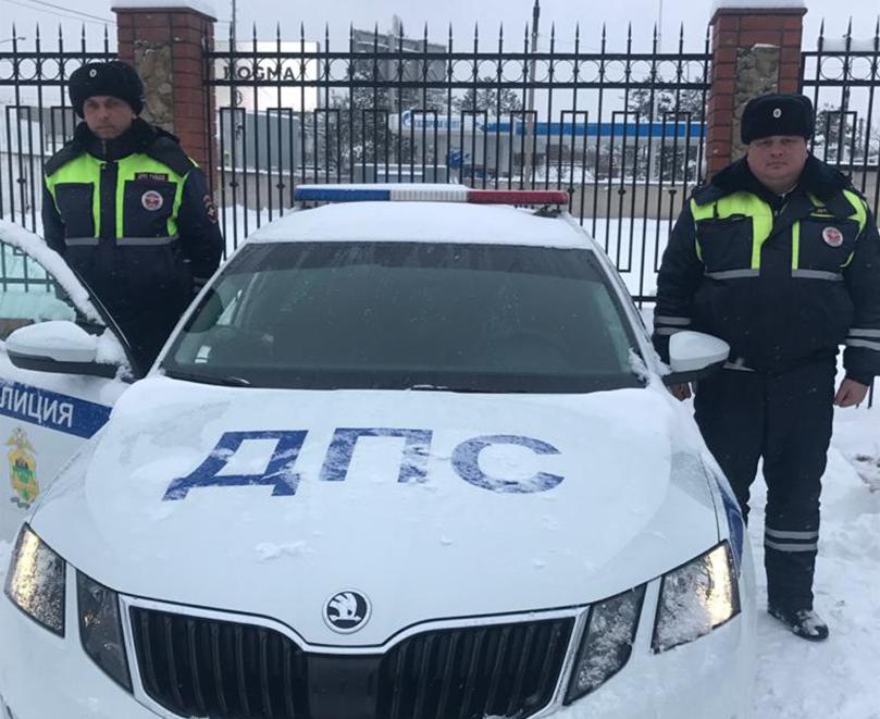 В Краснодарском крае госавтоинспекторы помогли экстренно доставить ребёнка в больницу