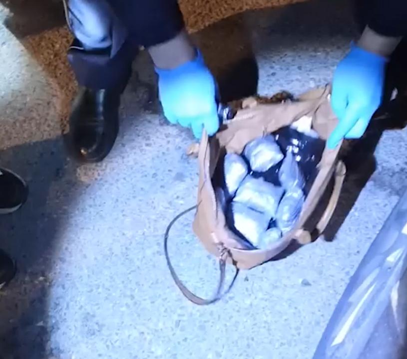 В Татарстане полицейские задержали закладчицу с 1,7 кг мефедрона