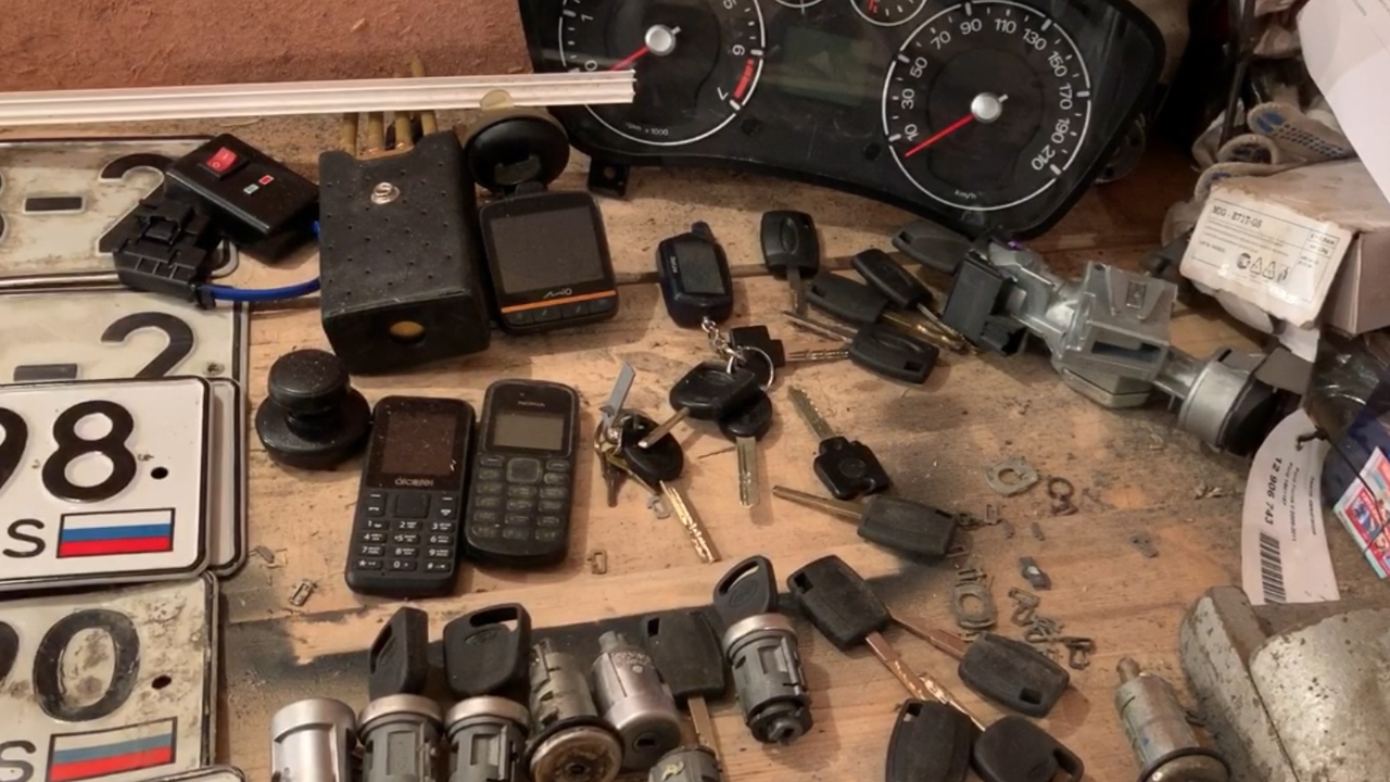 В Санкт-Петербурге полицейские задержали автоворов, похищавших автомобили одной марки