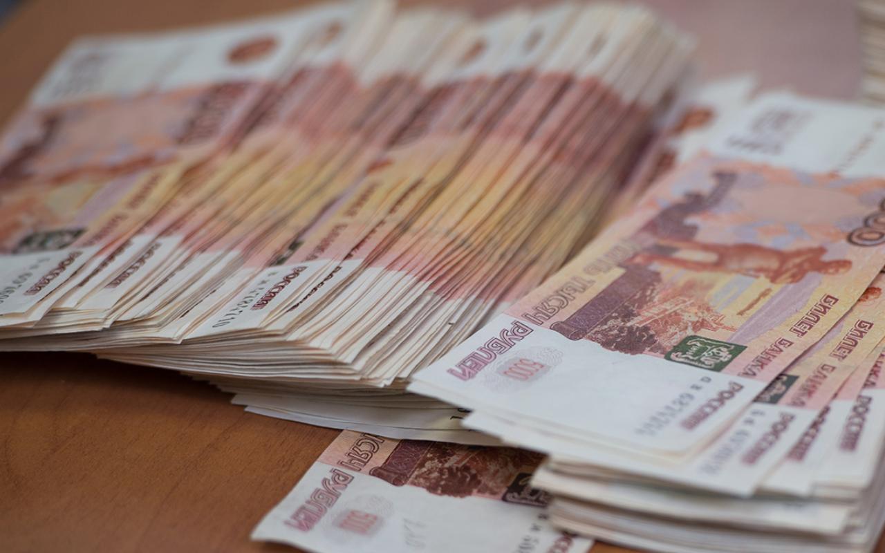 8 миллионов рублей. пачка купюр. три миллиона рублей. пачка денег. 8 млн рублей.