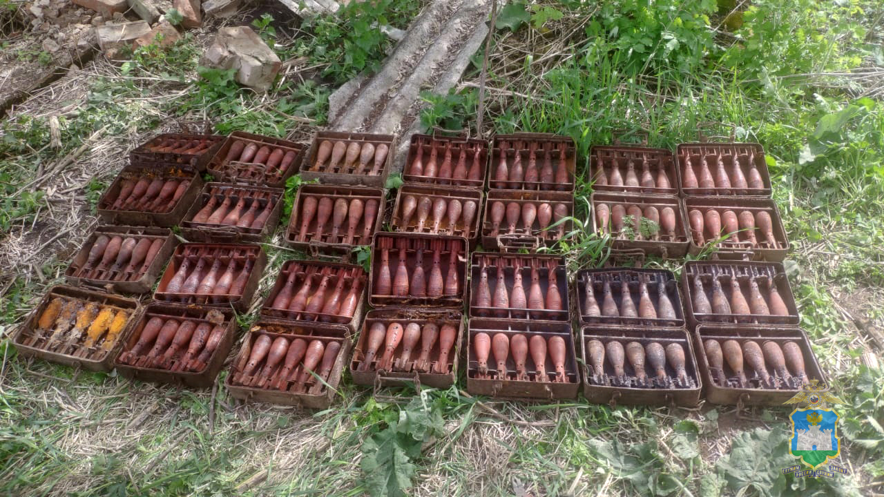 В Орловской области полицейские обнаружили в погребе 140 мин времён Великой Отечественной войны
