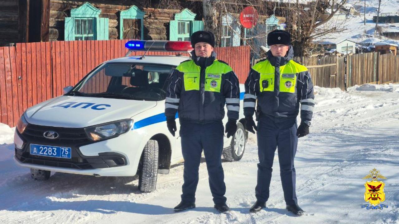 В Забайкальском крае полицейские оперативно эвакуировали женщину из задымлённого дома