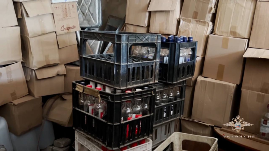 Полицейские пресекли незаконную деятельность по сбыту фальсифицированной алкогольной продукции