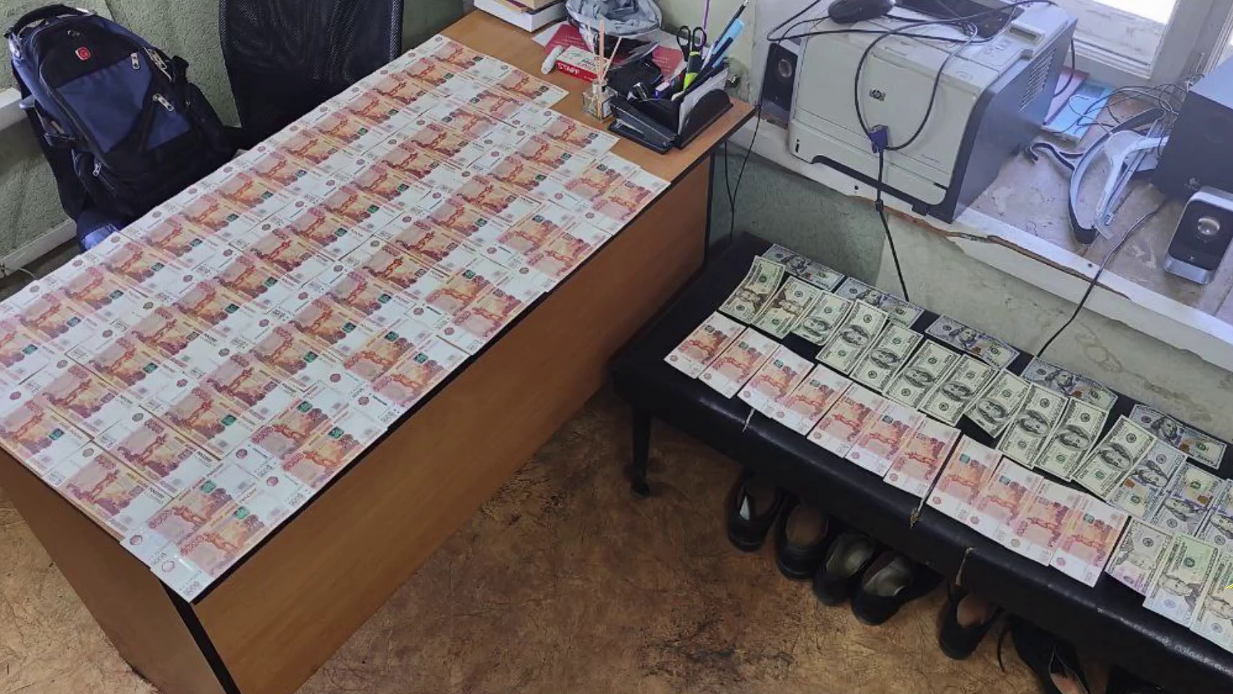 В Ярославле полицейскими задержан курьер телефонных мошенников за участие в трёх аферах