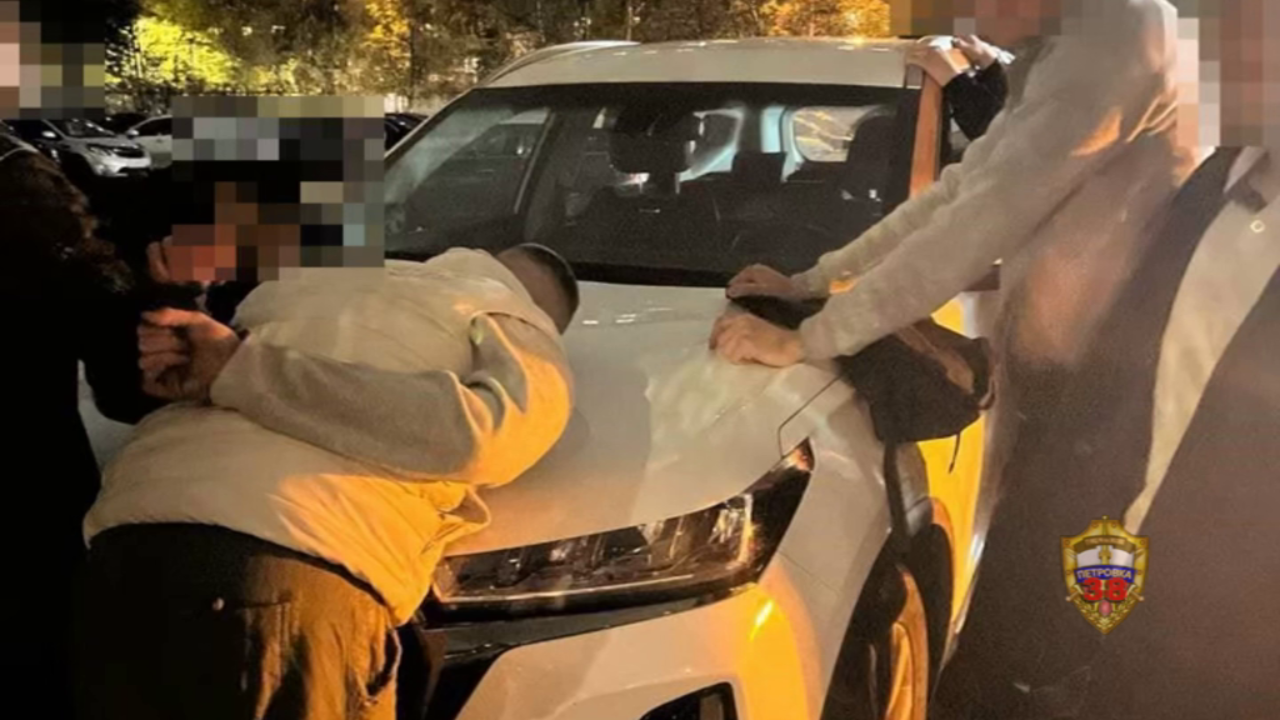 Полицейские столичного района Печатники оперативно задержали троих подозреваемых в разбойном нападении