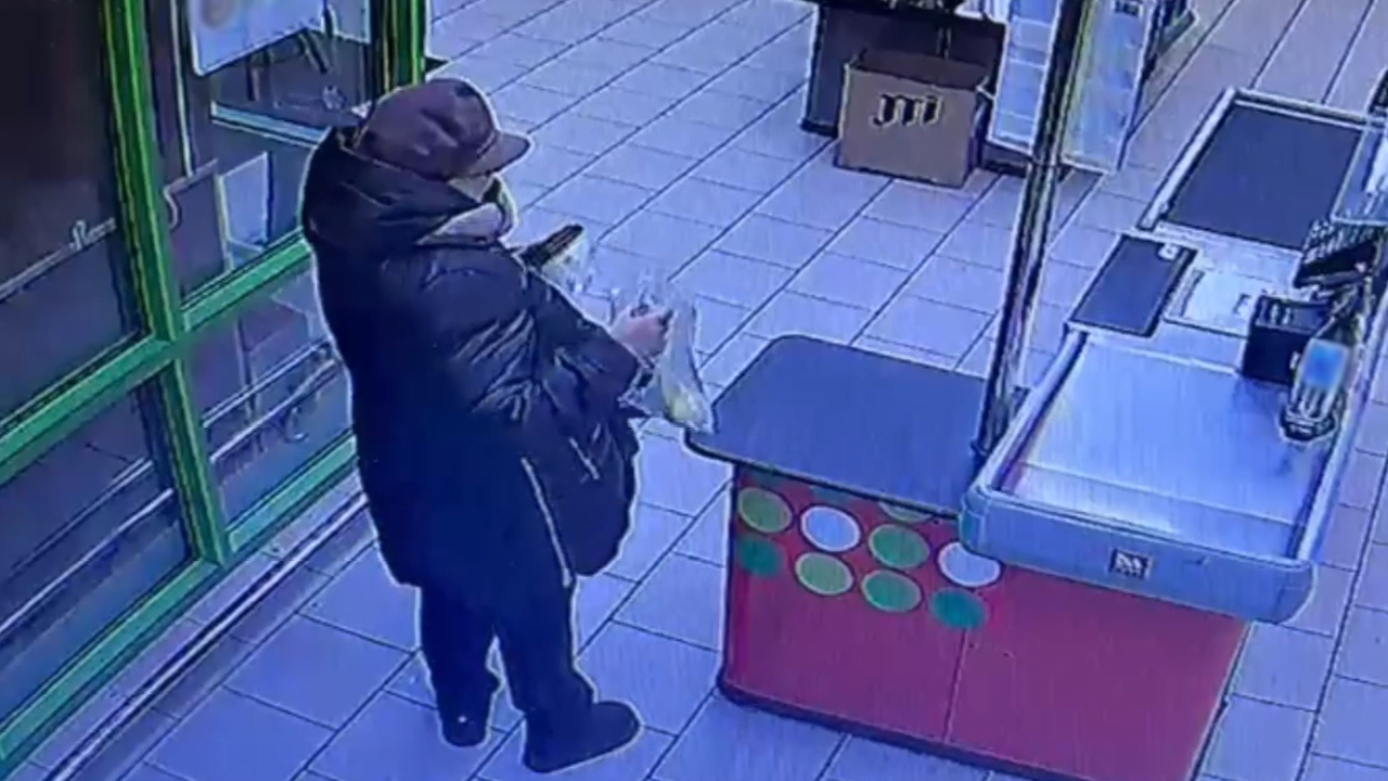 Полицией задержана подозреваемая в краже денег с банковской карты пожилой москвички