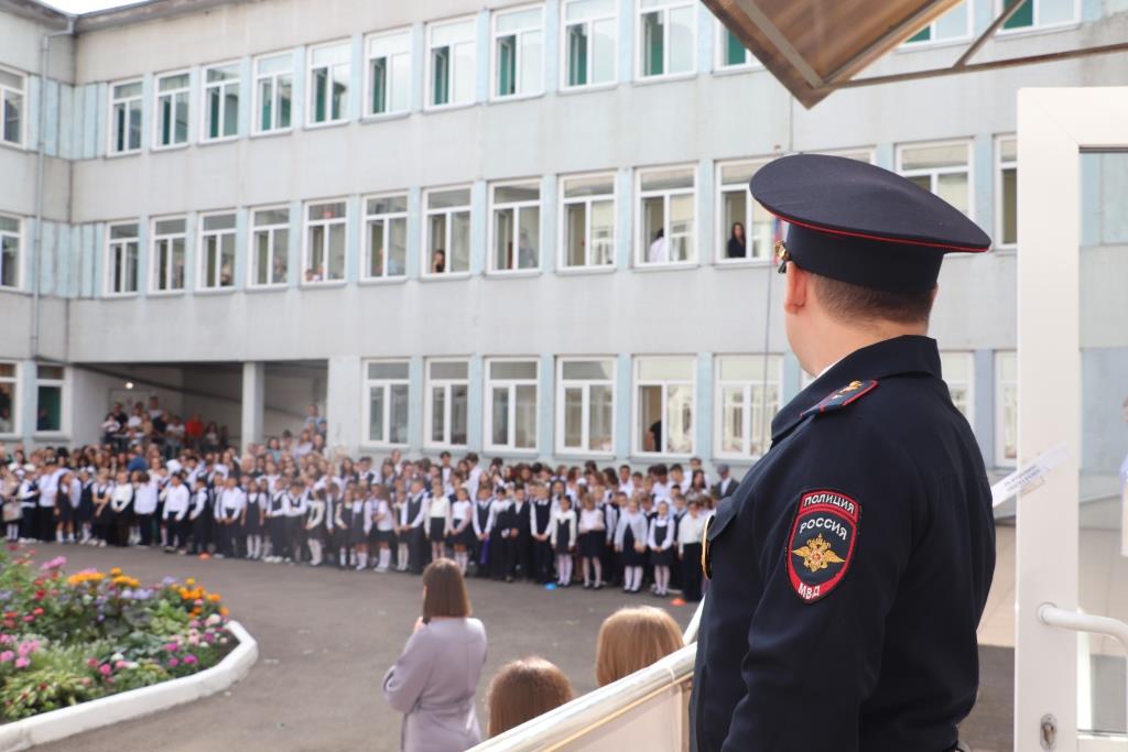 Ирина Волк: Сотрудниками полиции в День знаний обеспечены правопорядок и безопасность на праздничных мероприятиях