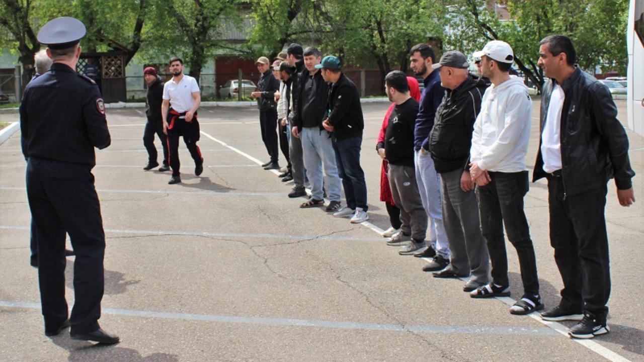В Красноярском крае полиция проверила соблюдение миграционного законодательства в торговых точках