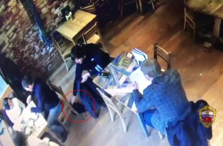 Столичной полицией задержан житель Иваново за кражу 185 тысяч рублей у посетителя кафе на Арбате