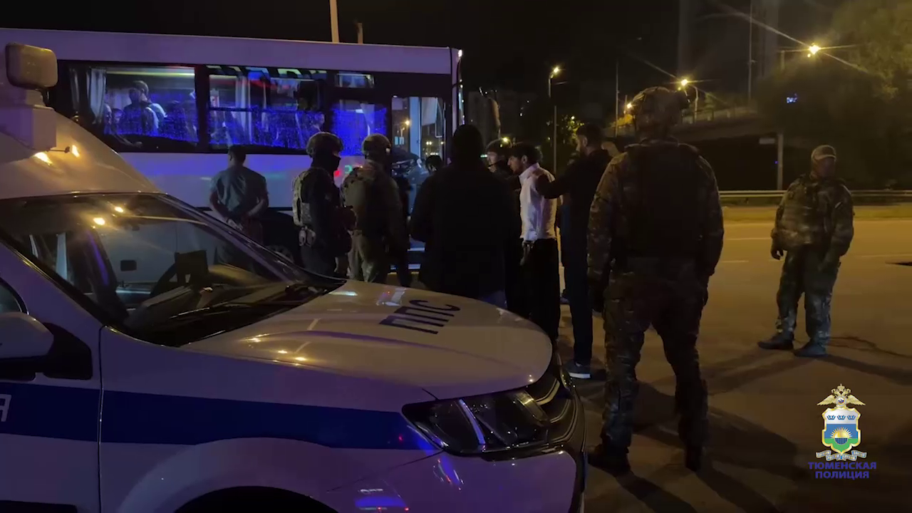 Полицейские Тюмени за один вечер выявили в разных заведениях города 20 нелегальных мигрантов