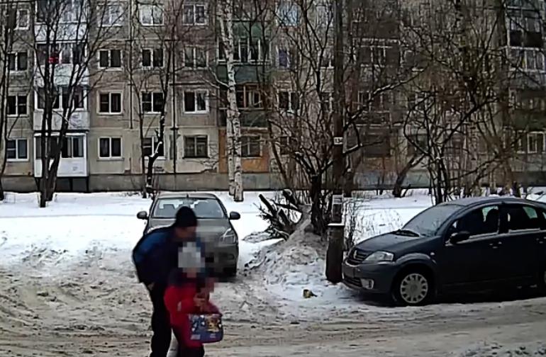 В Архангельске мужчина, ограбивший 8-летнюю школьницу, заключён под стражу