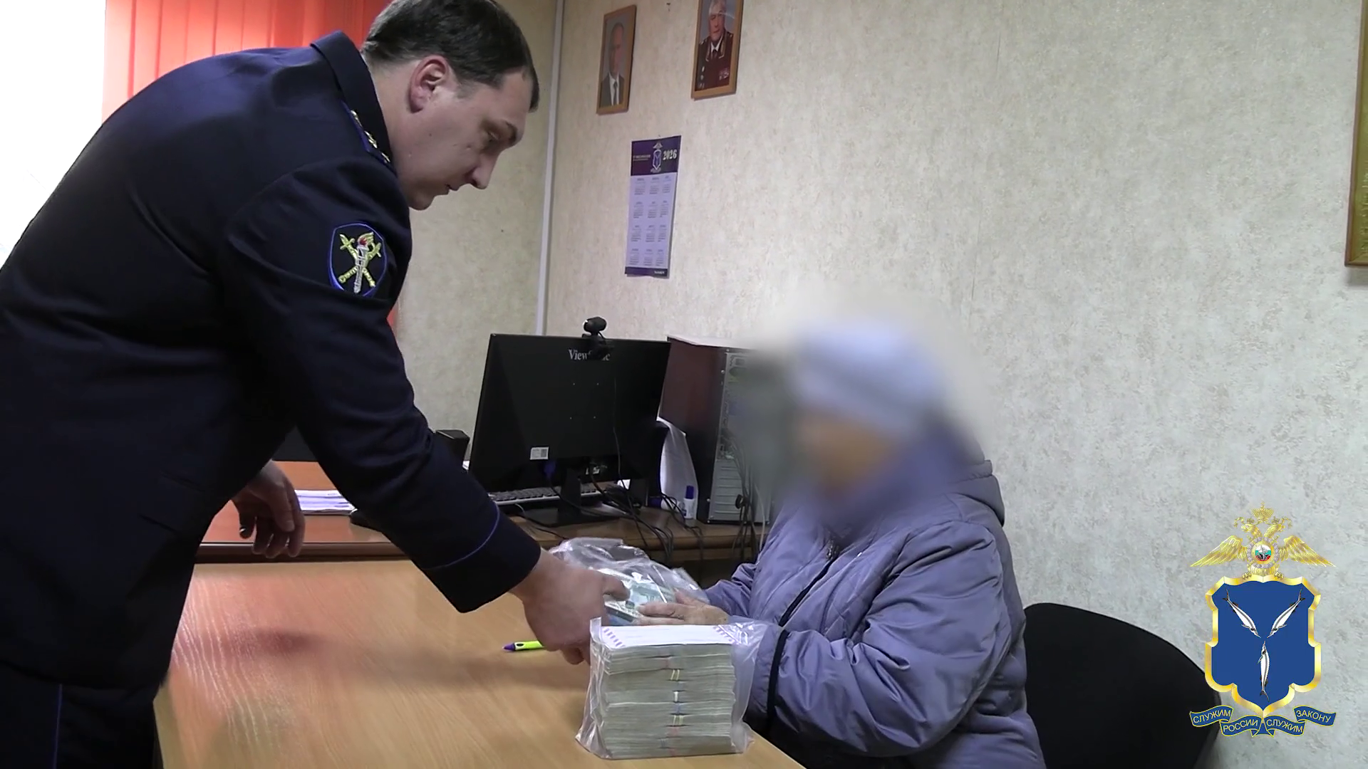 Саратовская полиция вернула 1,7 млн рублей обманутой пенсионерке после задержания курьера аферистов