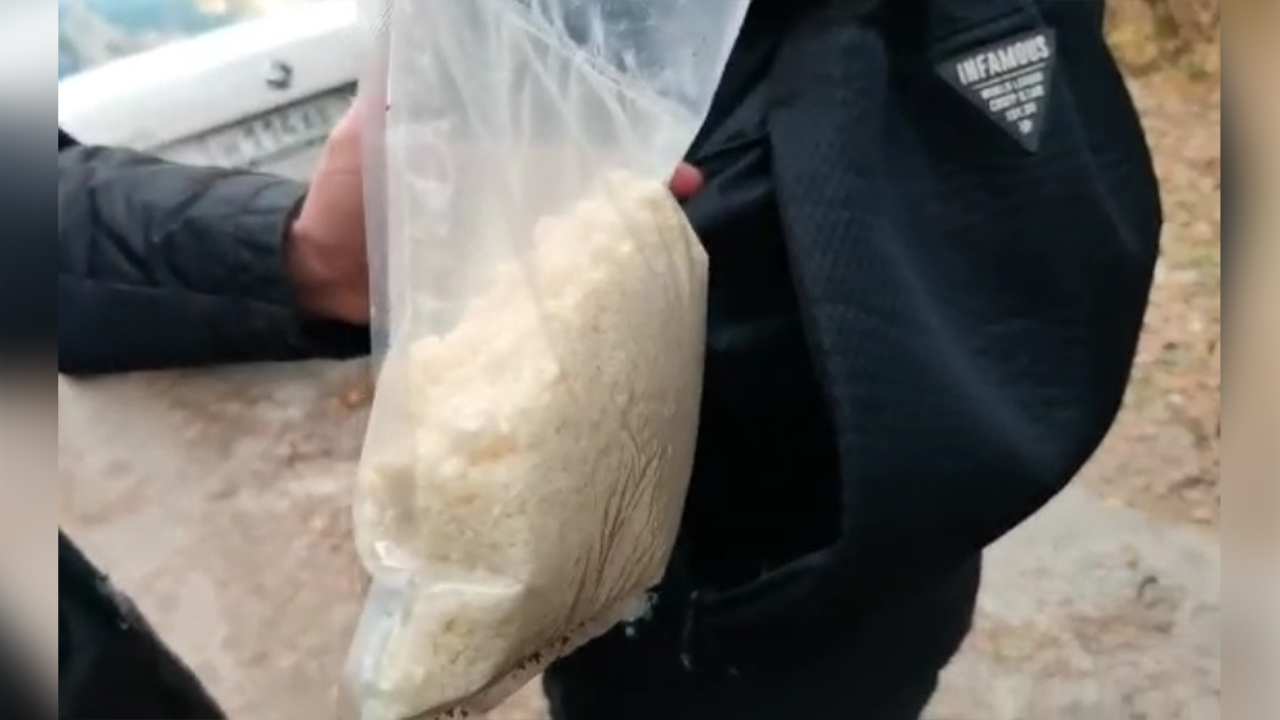 В Брянской области полицейские задержали мужчину, забравшего из тайника полкилограмма «синтетики»