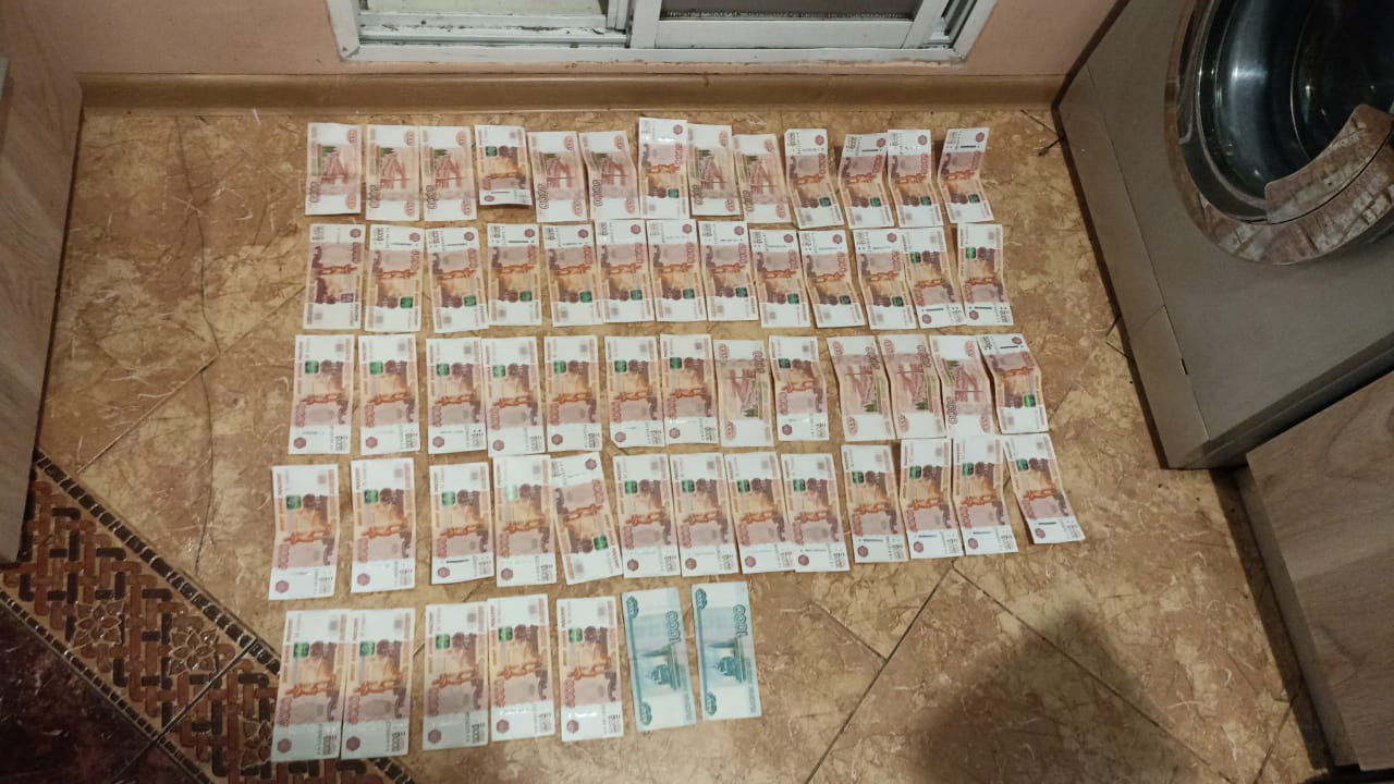 Группу наркосбытчиков, легализовавших свыше 4,2 млн рублей от продажи мефедрона, осудят в Хабаровске
