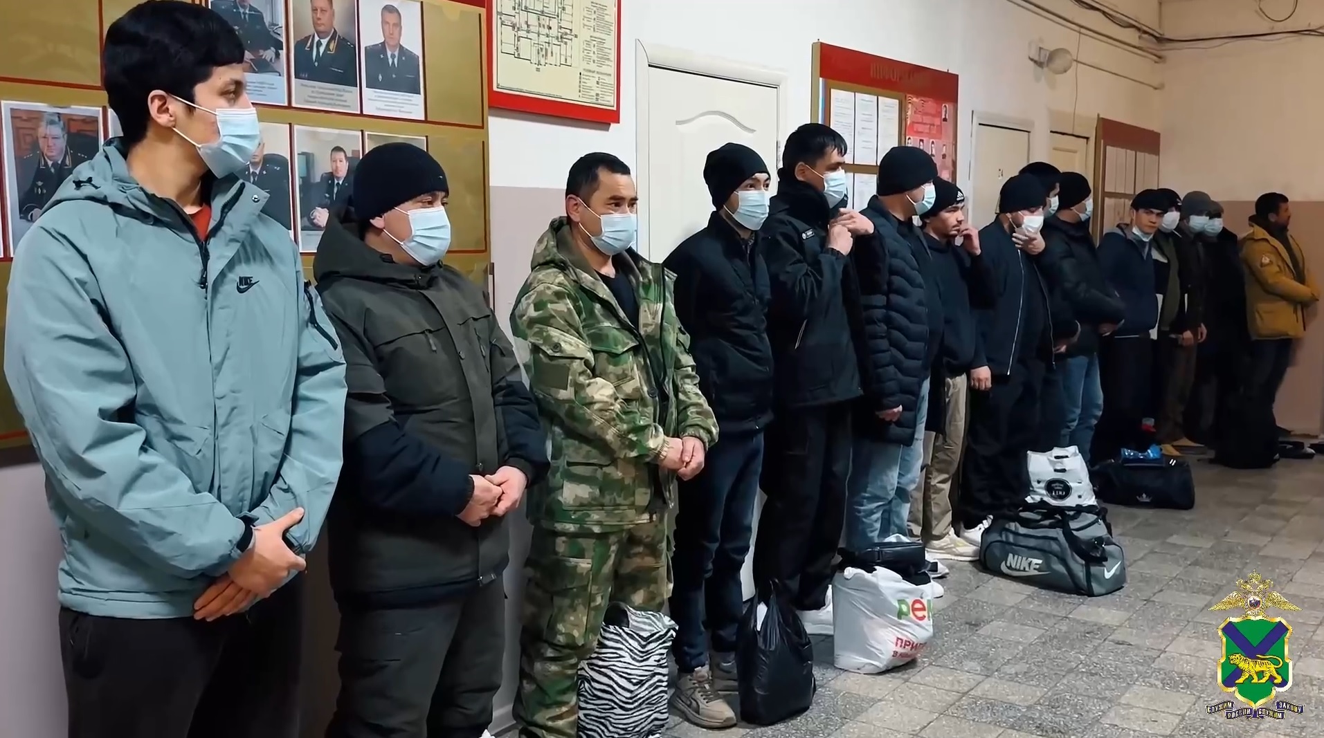 Полицейские Приморского края выдворили за пределы России 30 мигрантов-нарушителей