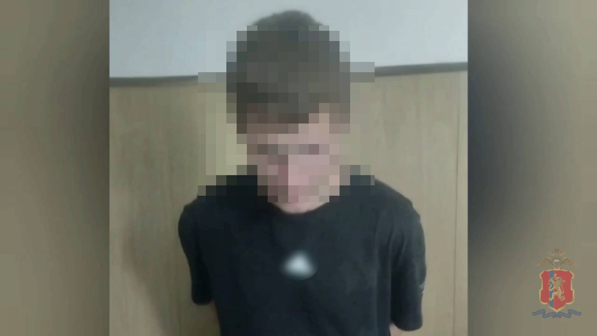 В Красноярске задержан курьер аферистов, который помог обмануть пятерых пенсионеров на 5,3 млн рублей