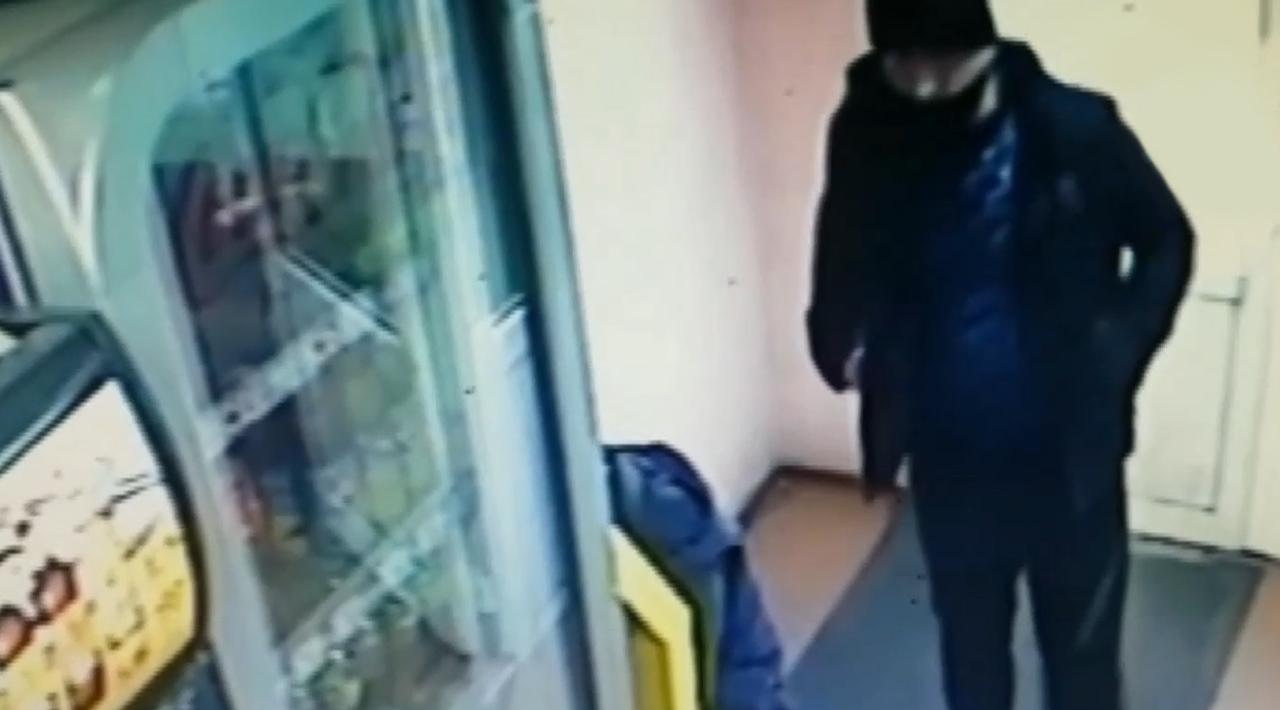 В Биробиджане полицейскими задержаны подозреваемые в краже денег из платёжного терминала
