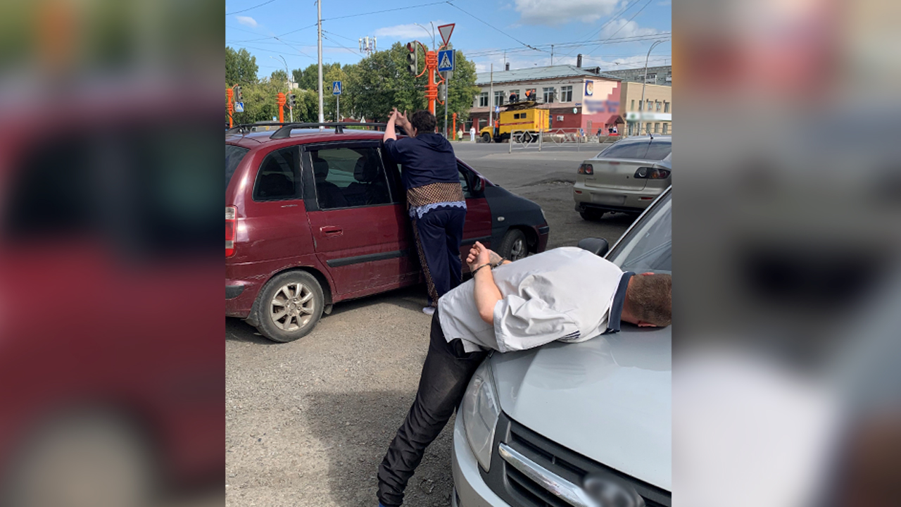 В Кемерове задержаны трое подозреваемых в совершении преступлений в отношении ветерана труда