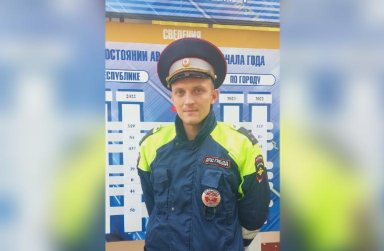 В Марий Эл инспектор ДПС помог спасателям и медикам эвакуировать пенсионеров с места ДТП в лесу