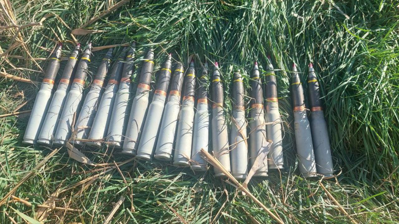 В Запорожье полицейскими обнаружены 2 схрона с 17 осколочно-фугасными боеприпасами и 138 патронами