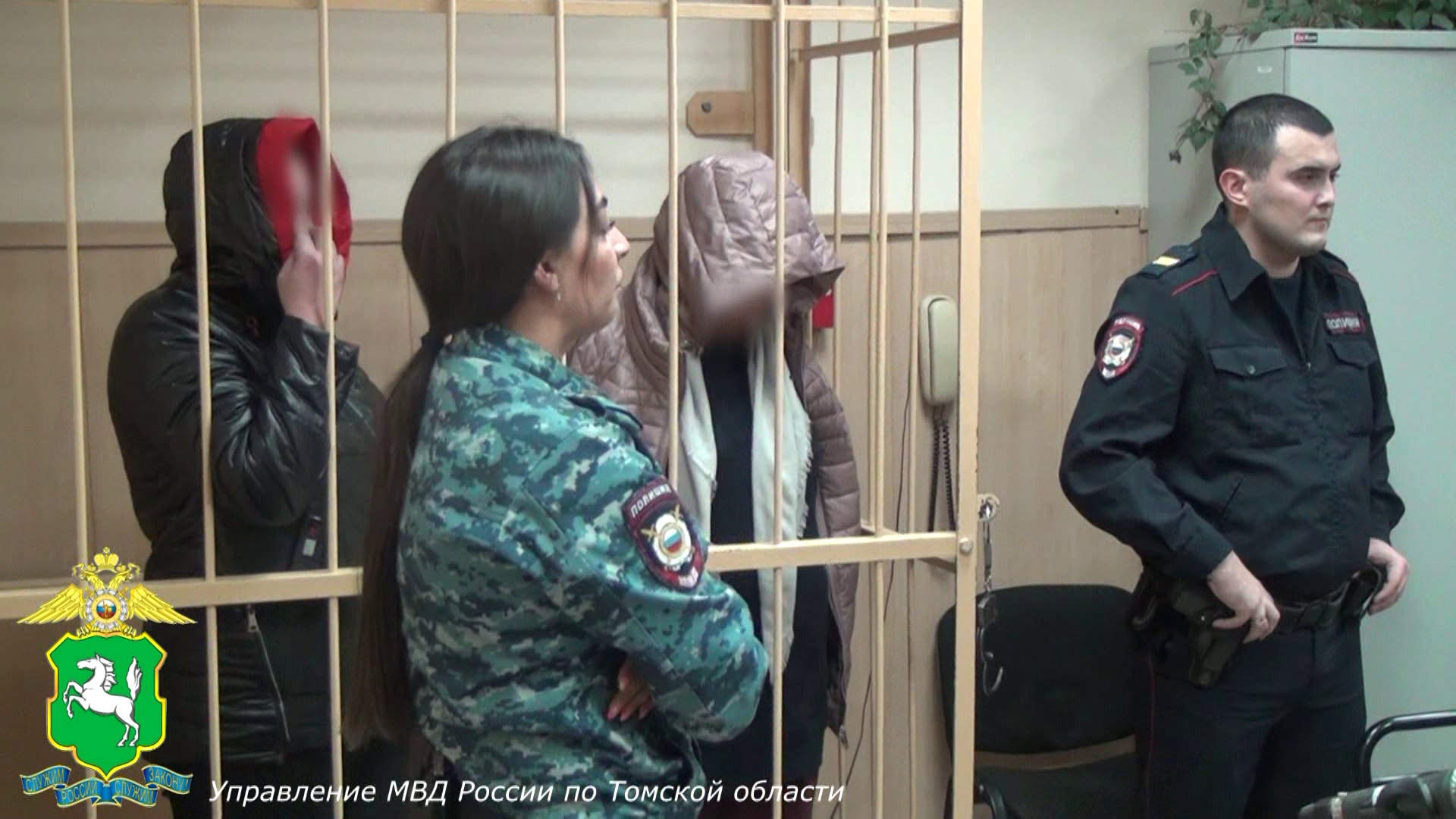 В Томске задержаны мать и дочь, похитившие более 3,8 млн рублей у воспитанницы детского дома