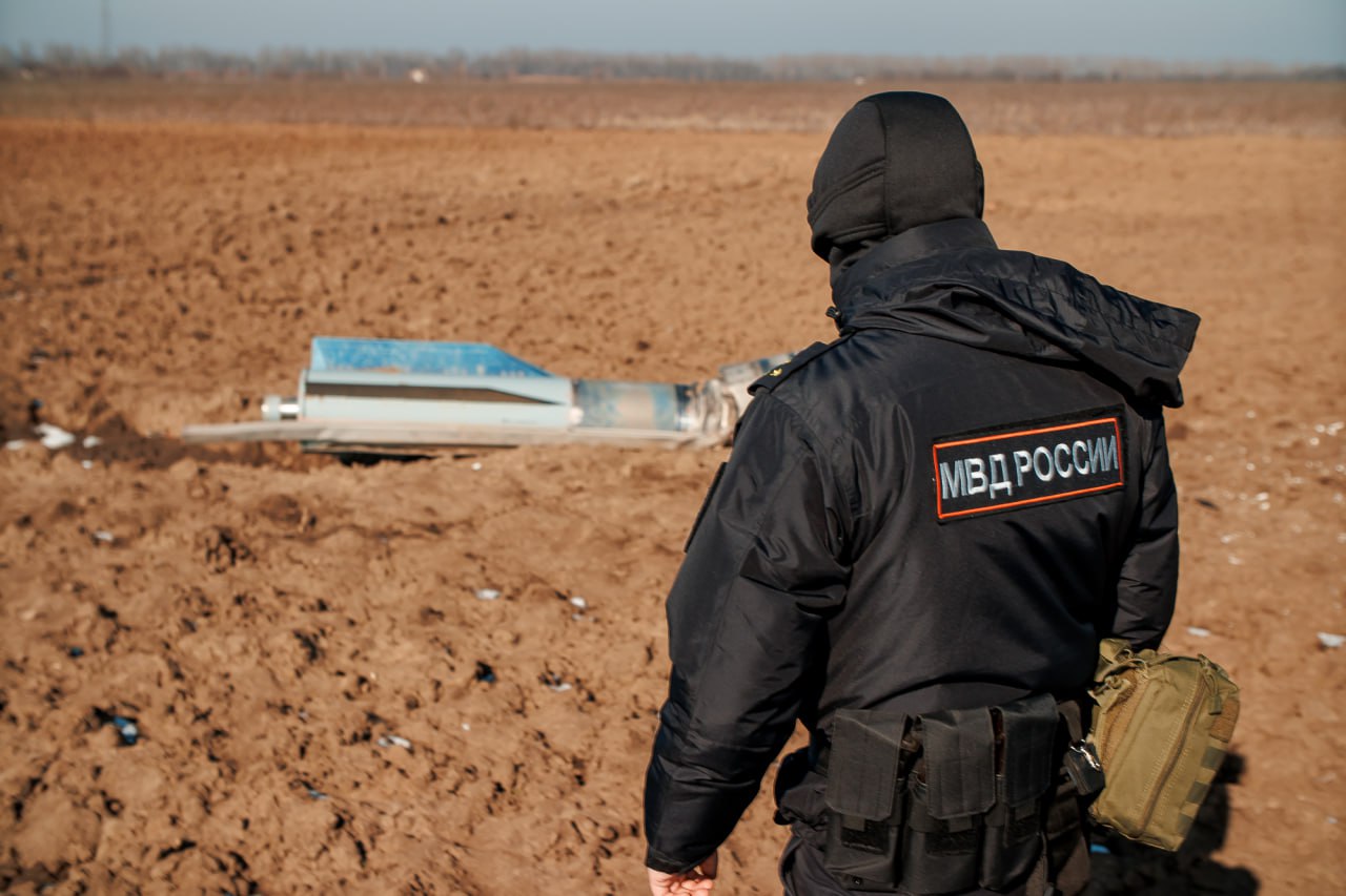 Неразорвавшуюся ракету ВСУ, упавшую рядом с поселком, обезвредили полицейские