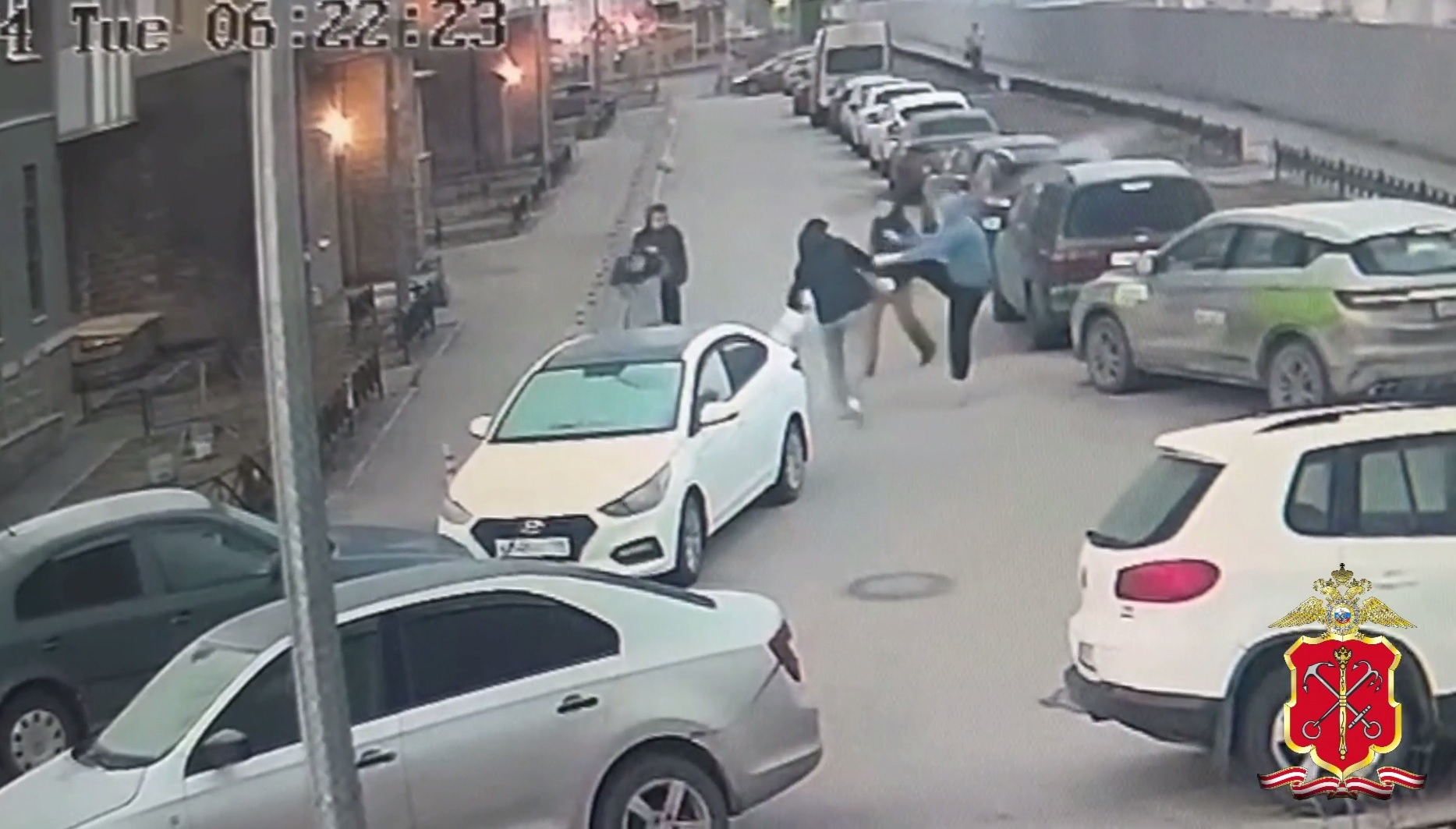 Полицией Санкт-Петербурга задержаны трое подростков, напавших на двух случайных прохожих