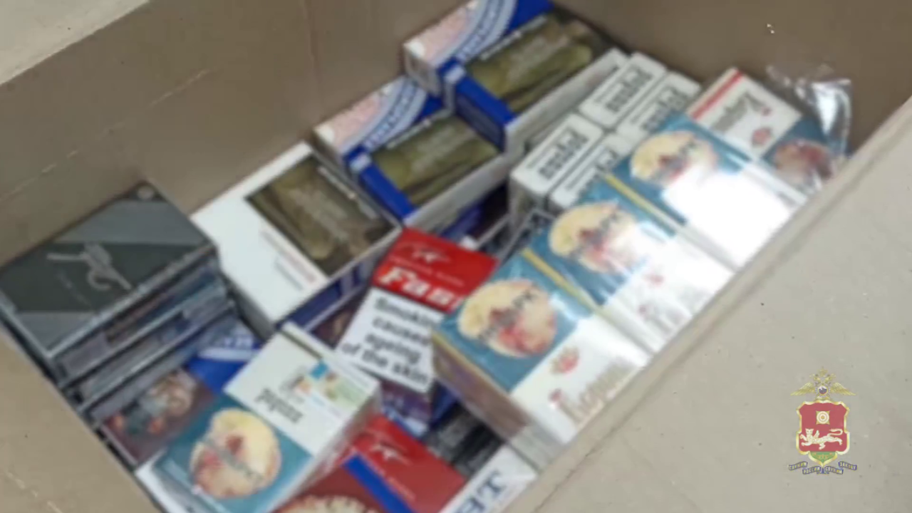 В Хакасии полицейские пресекли продажу на одном из рынков Абакана немаркированных сигарет