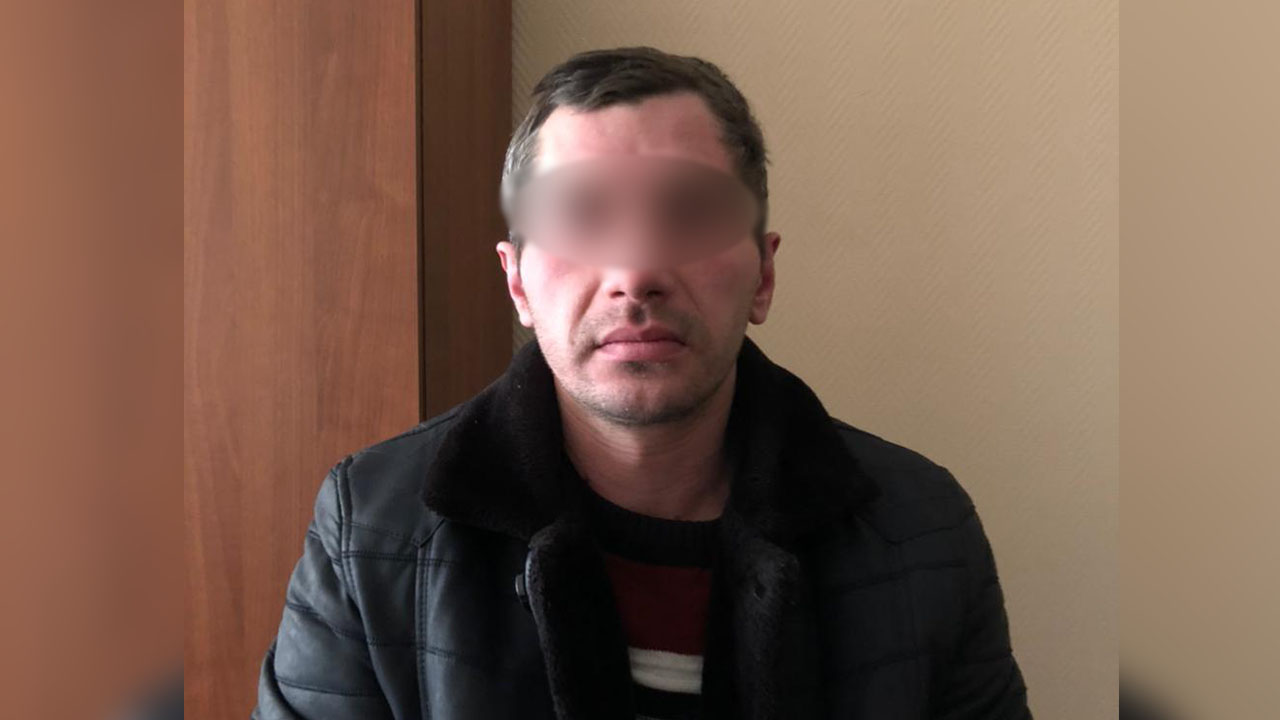 В Москве полицейские задержали подозреваемого в мошенничестве в отношении пенсионерки