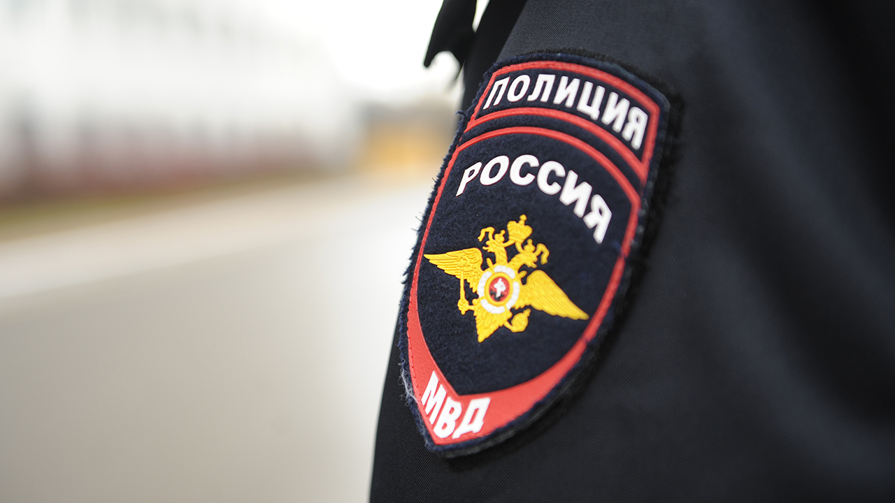 На севере Москвы прикрыт цех по пошиву контрафактной одежды под известным брендом