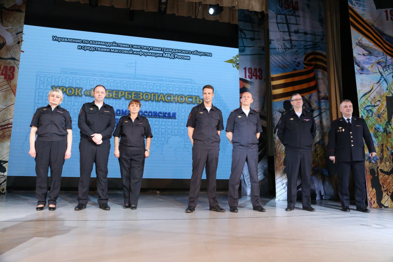 Полицейские организовали и провели для детей профилактическую акцию «Один день с МВД России»