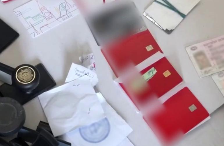 Красноярской полицией задержаны двое аферистов, оформившие кредит на чужое имя