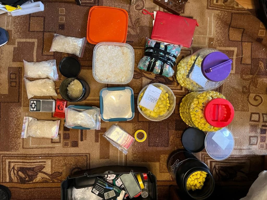Полицейские Москвы задержали мужчину, в квартире которого обнаружено более 9 кг наркотиков