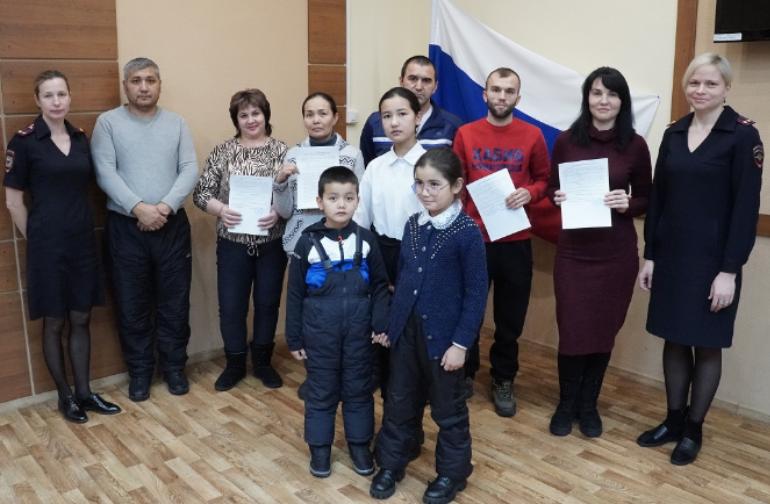 В Приамурье соотечественникам, переселившимся в Россию, вручены жилищные сертификаты