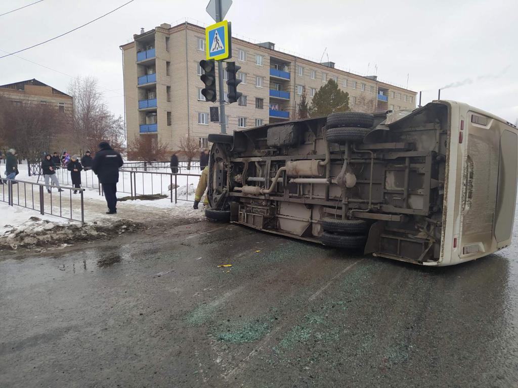 В Тюменской области полиция выясняет обстоятельства ДТП, в котором пострадали шесть человек
