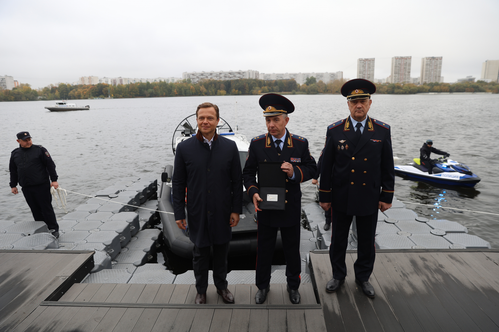 Парк плавсредств столичной транспортной полиции пополнила современная аэролодка