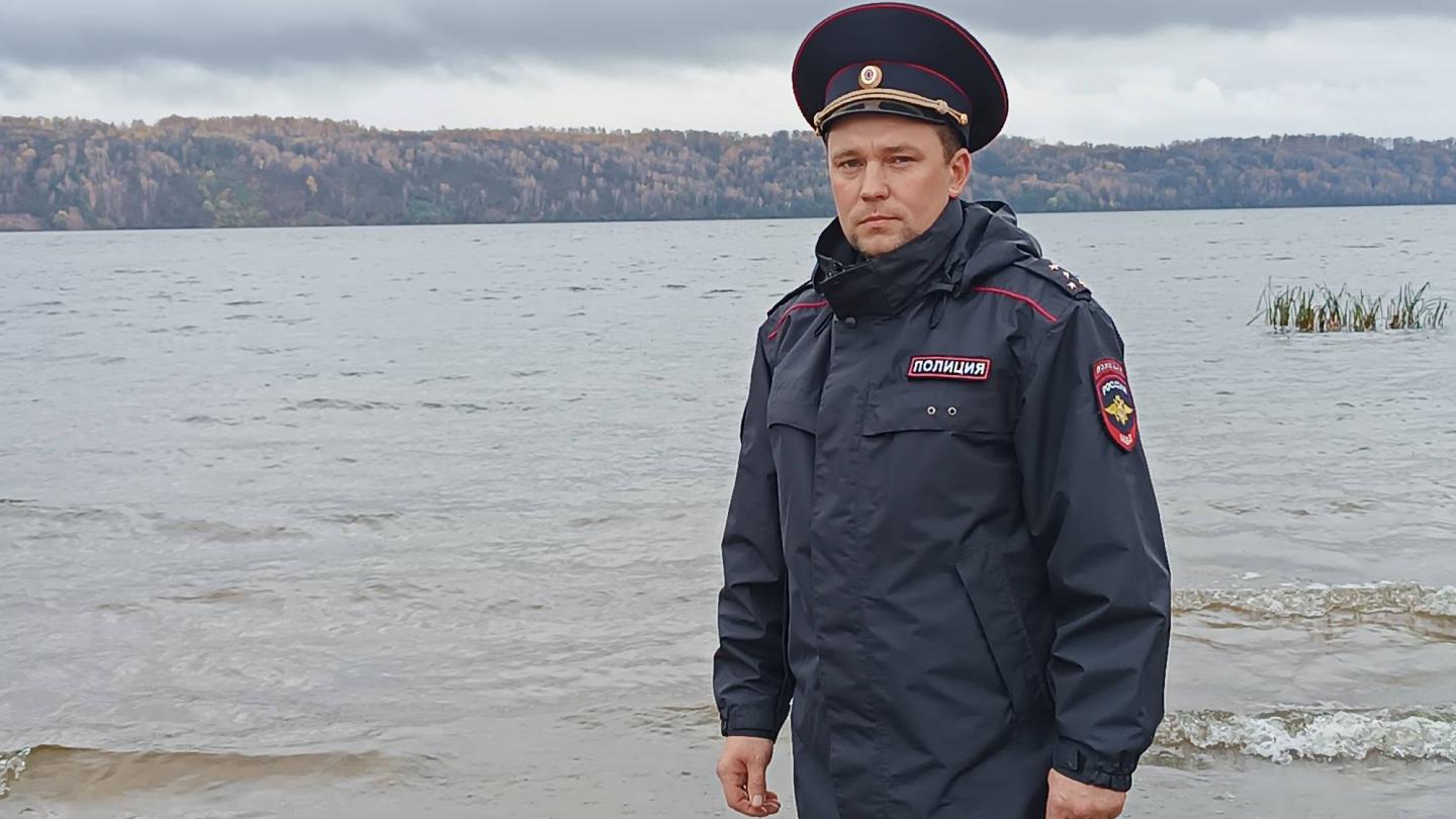 В Республике Марий Эл сотрудник полиции спас тонущего в реке Волге рыбака