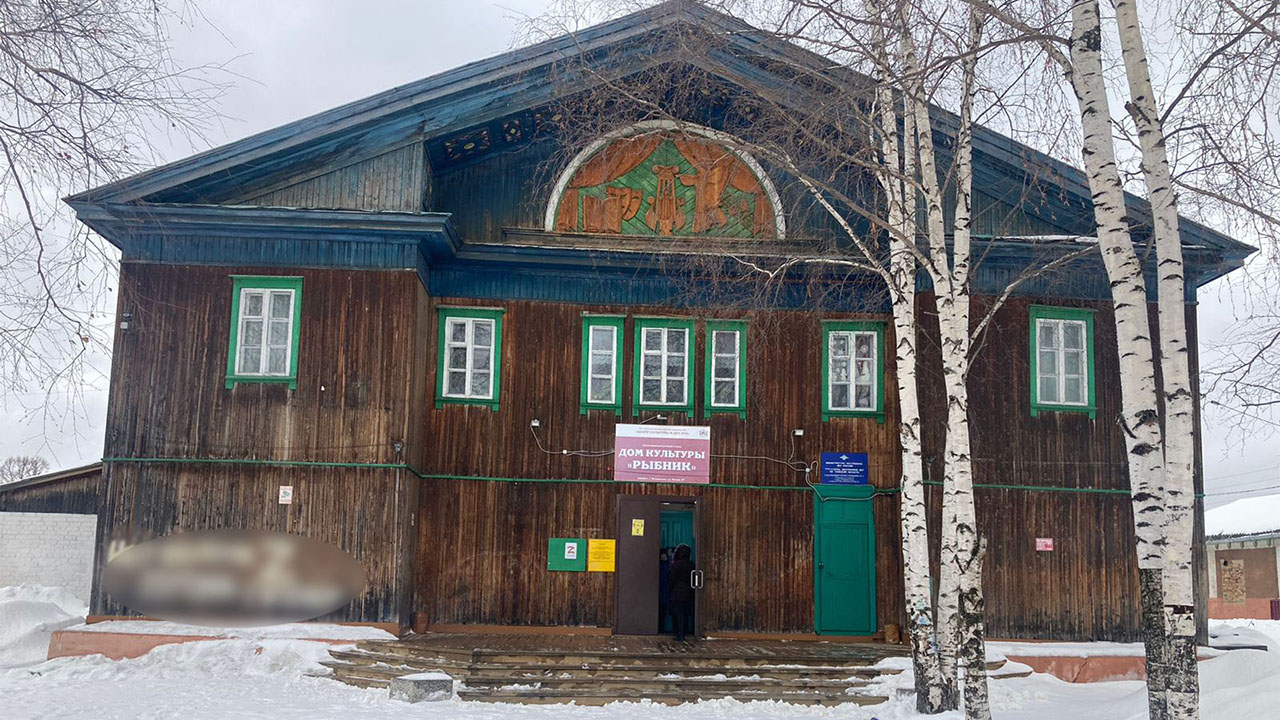 Томской полицией задержана женщина, оставившая дискредитирующие надписи на Доме культуры