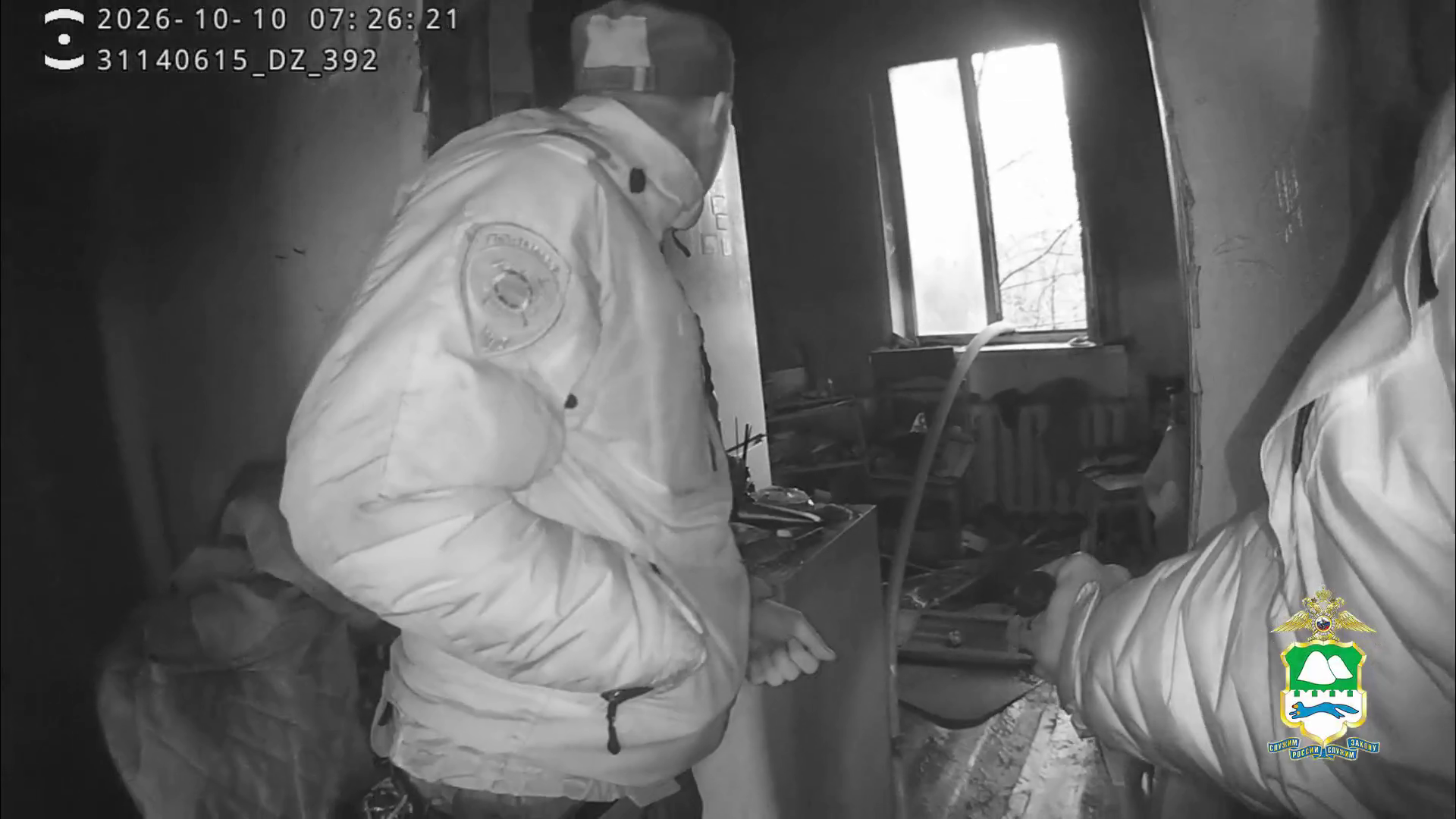 В Кургане полицейские первыми пришли на помощь жильцам загоревшегося ночью общежития