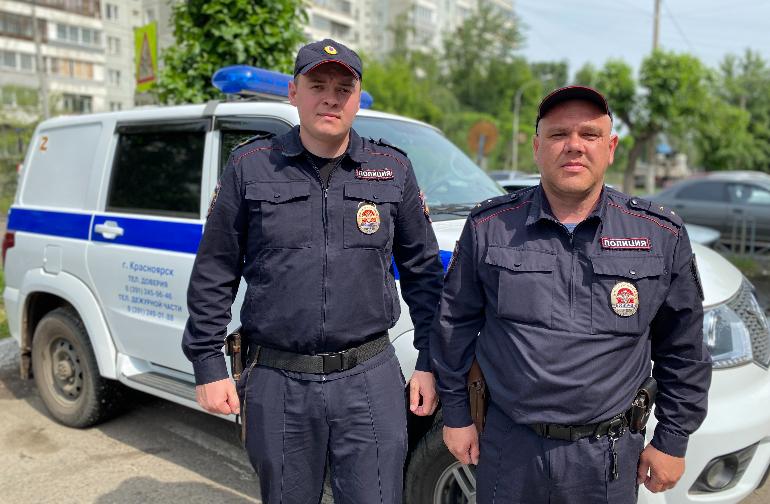 Красноярские полицейские и бдительные граждане спасли тонувшую в Енисее местную жительницу