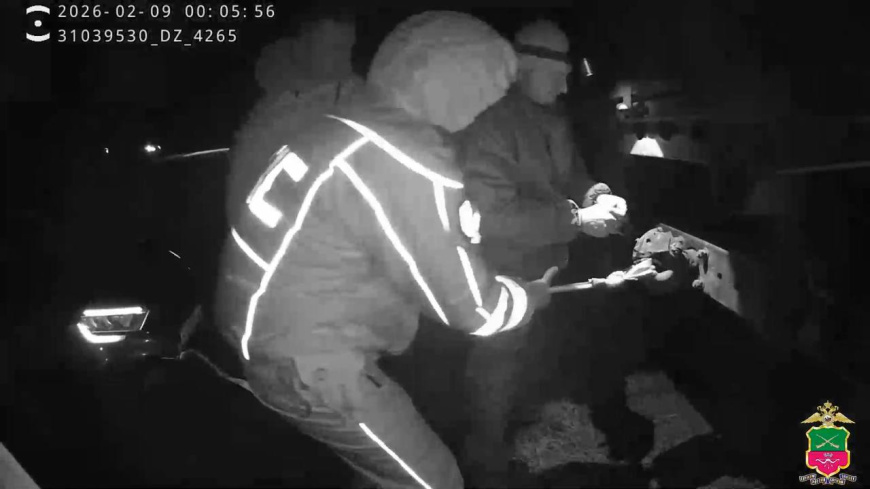 Полицейские Мелитополя помогли отбуксировать авто, водитель которого потерял сознание